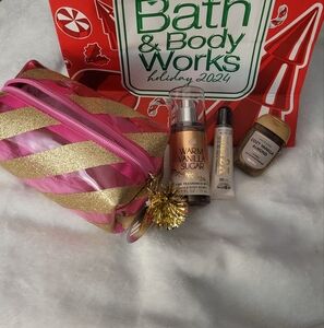 Bath&Body works Warm Vanilla Sugar 4pc gift set With Bag. Read Post